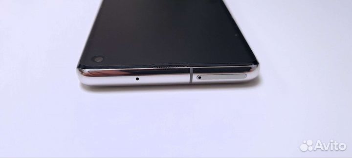 Телефон Samsung Galaxy S10