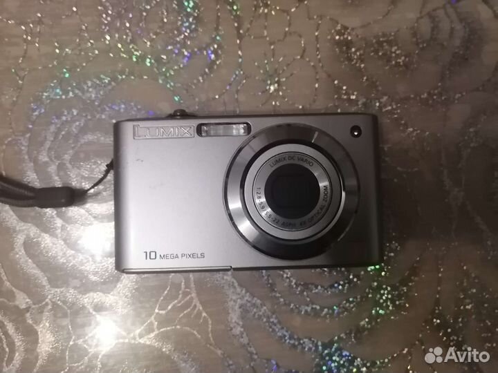 Компактный фотоаппарат