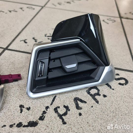 Вентиляционная решетка левая Bmw 3-Series G20