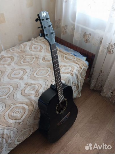 Акустическая гитара