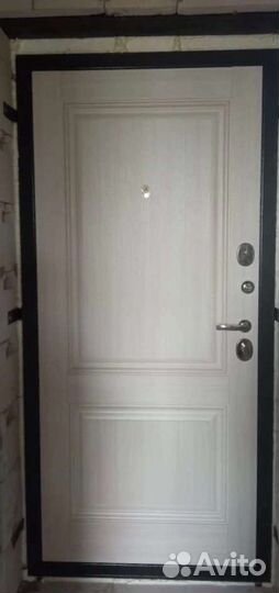 Двери входные в загородный дом