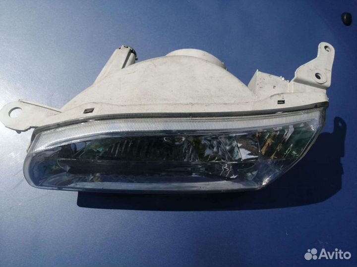 Продам фару на Тойоту Короллу 110 кузов