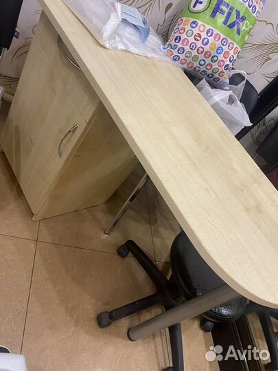 Маникюрный стол