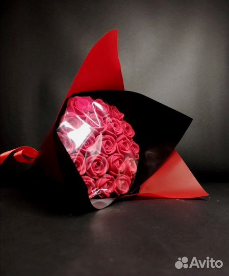 Красные Розы из Белого Шоколада - 19 шт