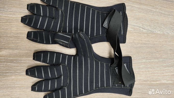 Перчатки для подводной охоты