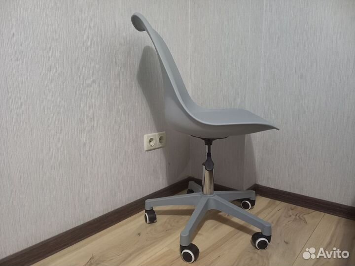 Стул компьют пластик и экокожа серый за 2 шт 5000