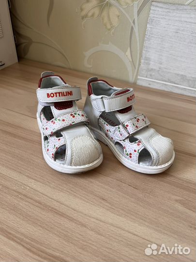 Сандалии для девочки bottilini 24