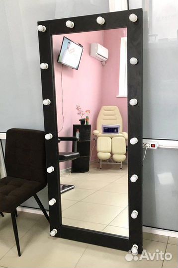 Зеркало с подсветкой новое