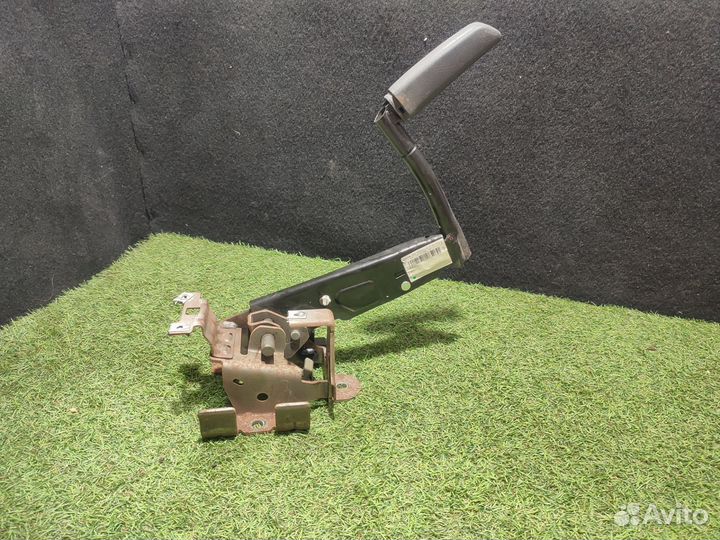 Рычаг стояночного тормоза (ручник ) Peugeot 308