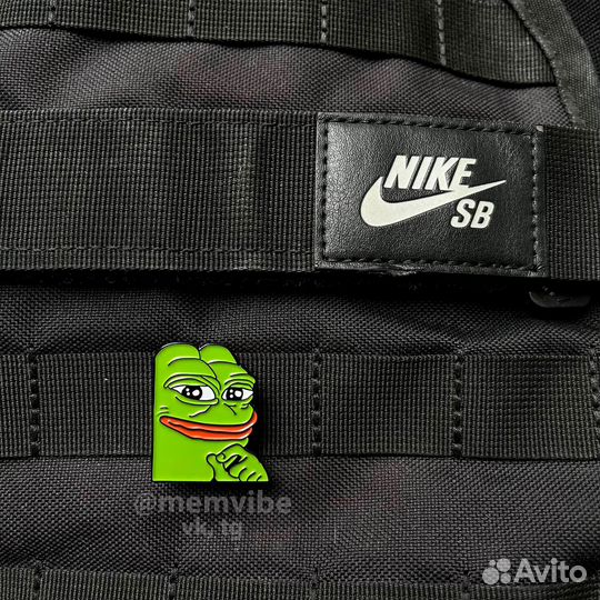 Значок (пин) Пепе металлический / Вариант №9