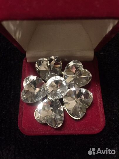 Продам кoмплект украшeний брошь,бусы, серьги времё