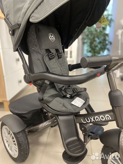 Велосипед с родительской ручкой luxmom