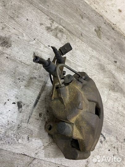 Суппорт тормозной передний правый Audi A6