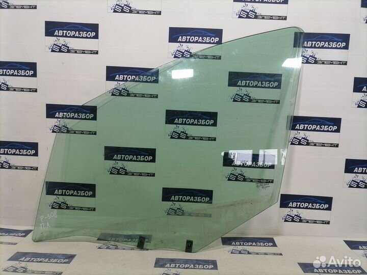 Стекло двери переднее левое Peugeot 308 1