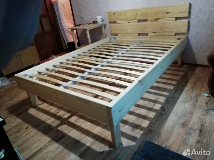 Кровать из массива
