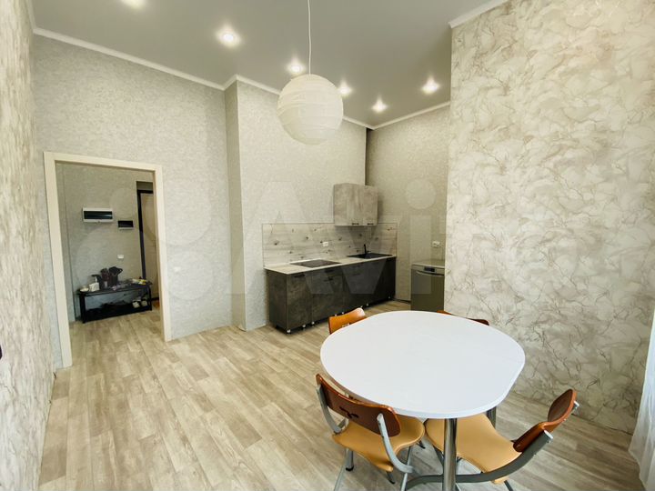 3-к. квартира, 60 м², 1/18 эт.