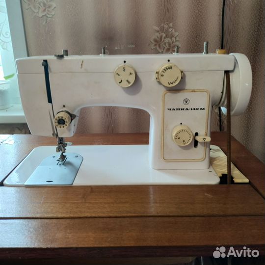 Продам ножную швейную машинку Чайка