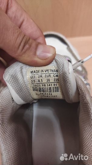 Кроссовки женские