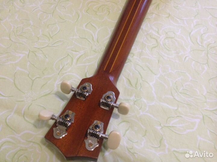 Укулеле тенор