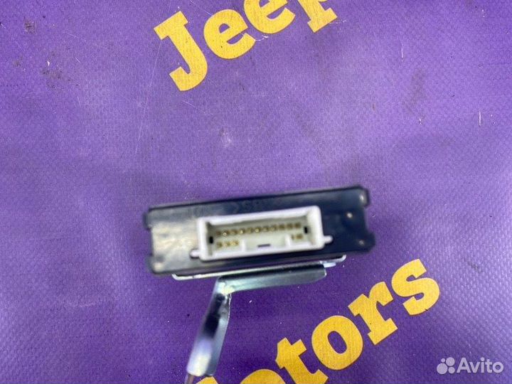 Блок управления Toyota Land Cruiser UZJ200 2UZ