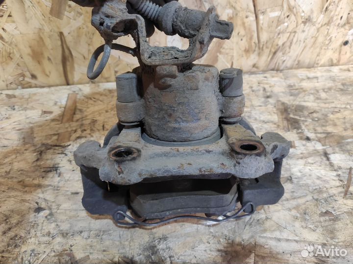 Суппорт передний левый Audi 100 C4