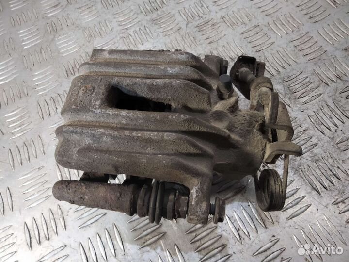 Суппорт задний левый Passat B5