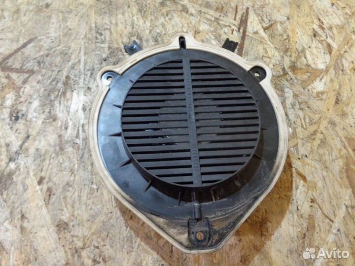 Динамик Audi A4 B7 AUK