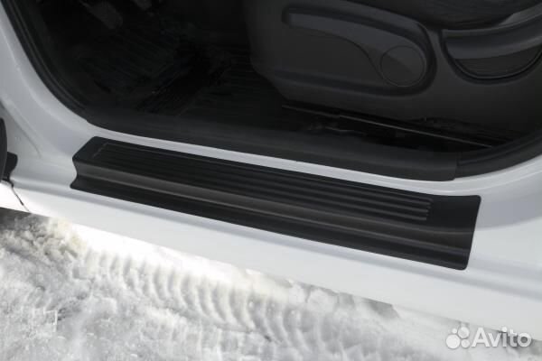 Накладки на пороги дверей Hyundai Solaris (2010