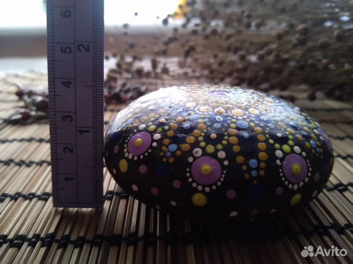 Мандала камень с орнаментом