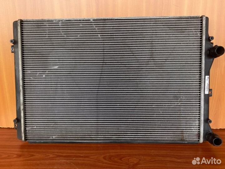 Радиатор охлаждения Vw Touran вкс 2004