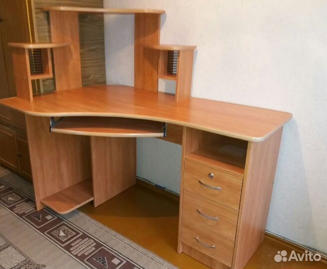 Компьютерный стол