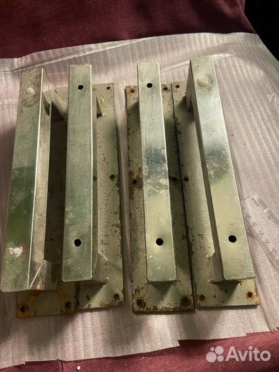 Стальные ножки. Германия. Диван, шкаф, тумба