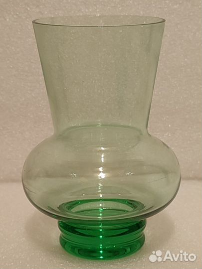 Ваза маленькая. Мини. Вазочка. Зелёное стекло