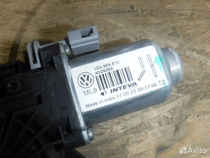 Стеклоподъемник задний левый Volkswagen Polo