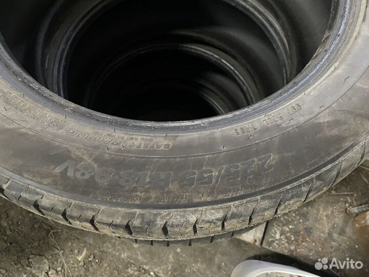 Kumho 722 225/55 R18 98V