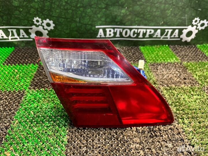 Фонарь в крышку багажника левый Lexus Ls600