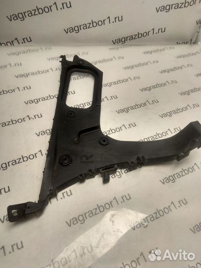 Направляющая заднего бампера правая Audi Q7 (4L) I