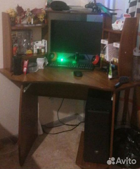 Стол для компьютера
