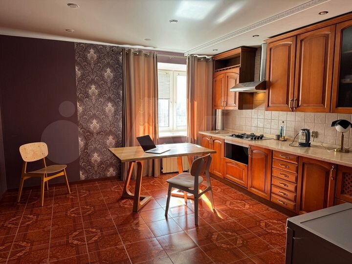 2-к. квартира, 72 м², 9/10 эт.