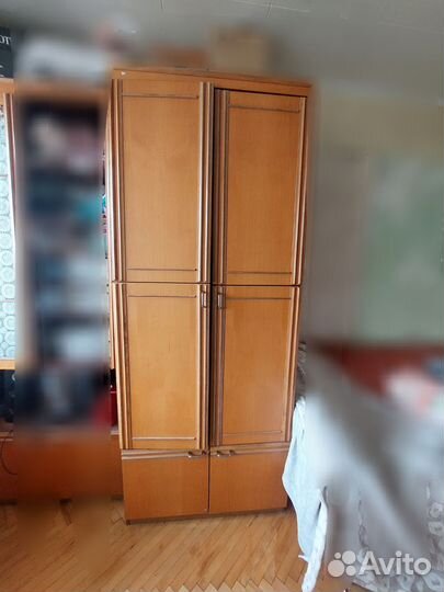 Шкаф платяной