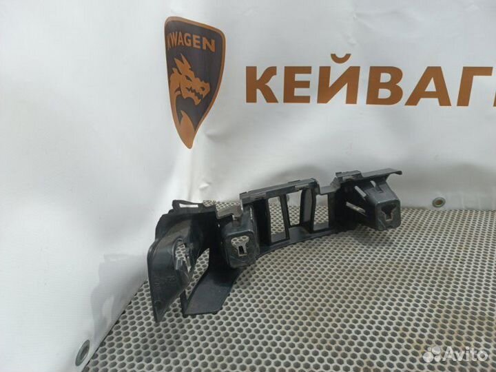 Крепление бампера заднее правое Mercedes-Benz