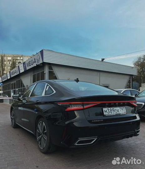 Водитель на автомобиль паркового хранения