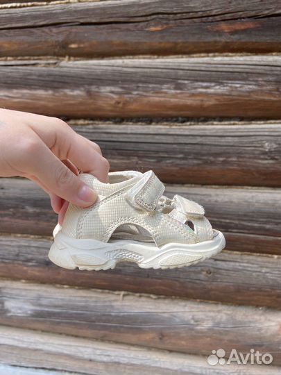 Сандали для девочки