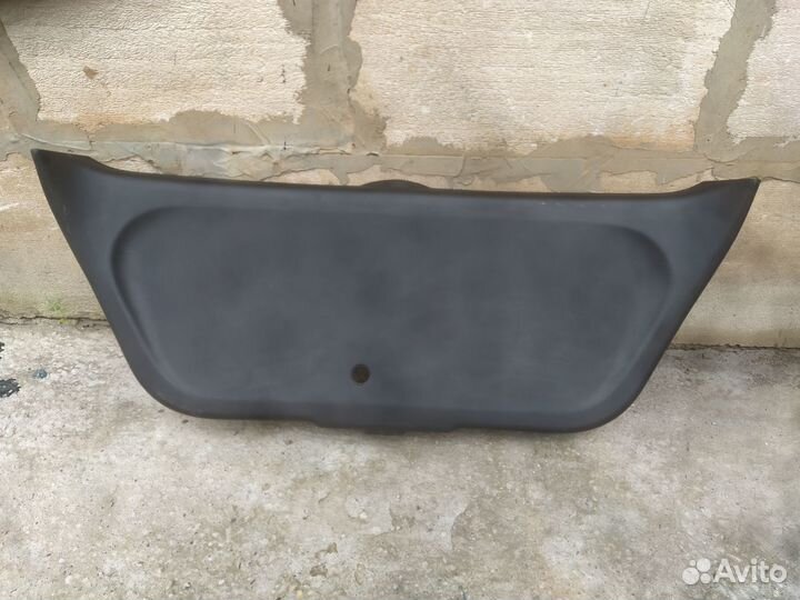 Обшивка пластик крышки багажника Хонда Джаз