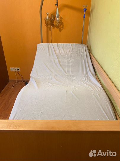 Медицинская кровать MET с матрасом