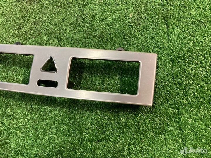 Вставка центральной консоли Mercedes-Benz C-Class