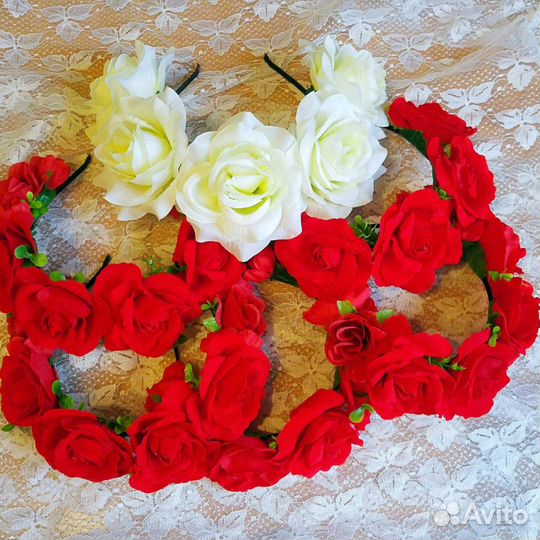 Пышные венки из бордовых роз на девичник