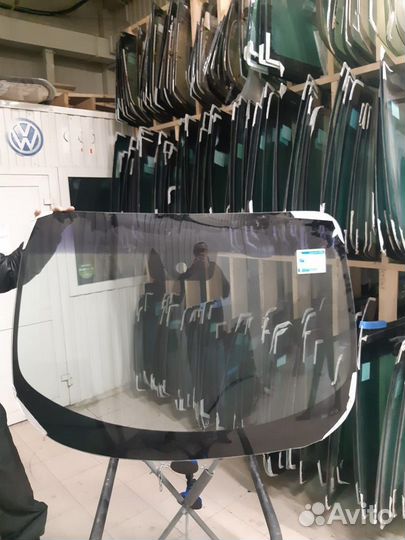 Лобовое стекло на Ниссан Жук Nissan Juke