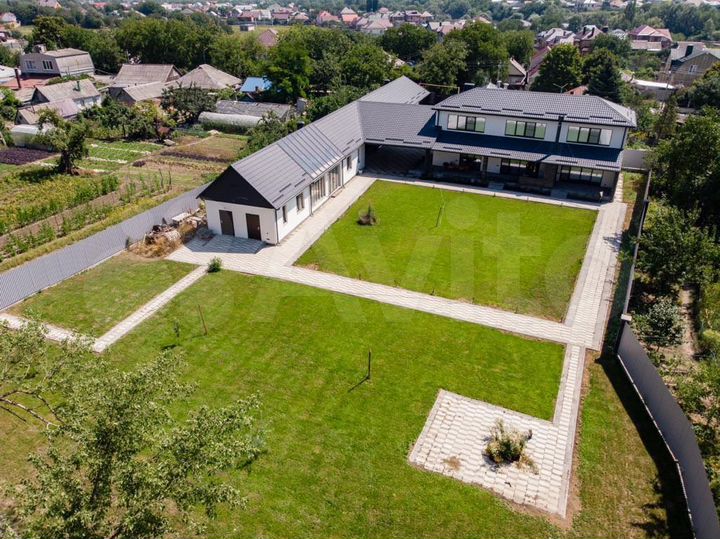 Дом 241 м² на участке 22,8 сот.