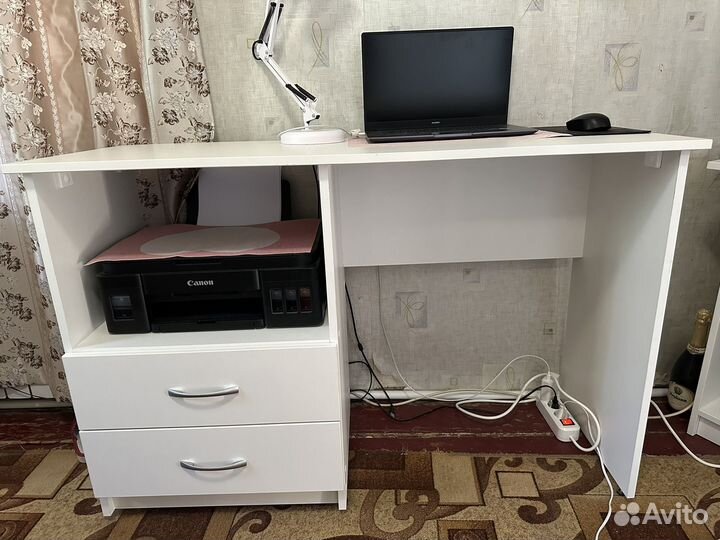 Письменный стол